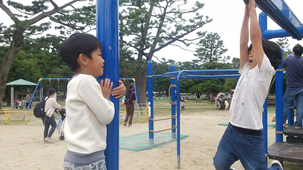 大阪西成で外出プログラムが評判の障害児等療育施設の浜寺公園アスレチック遊び