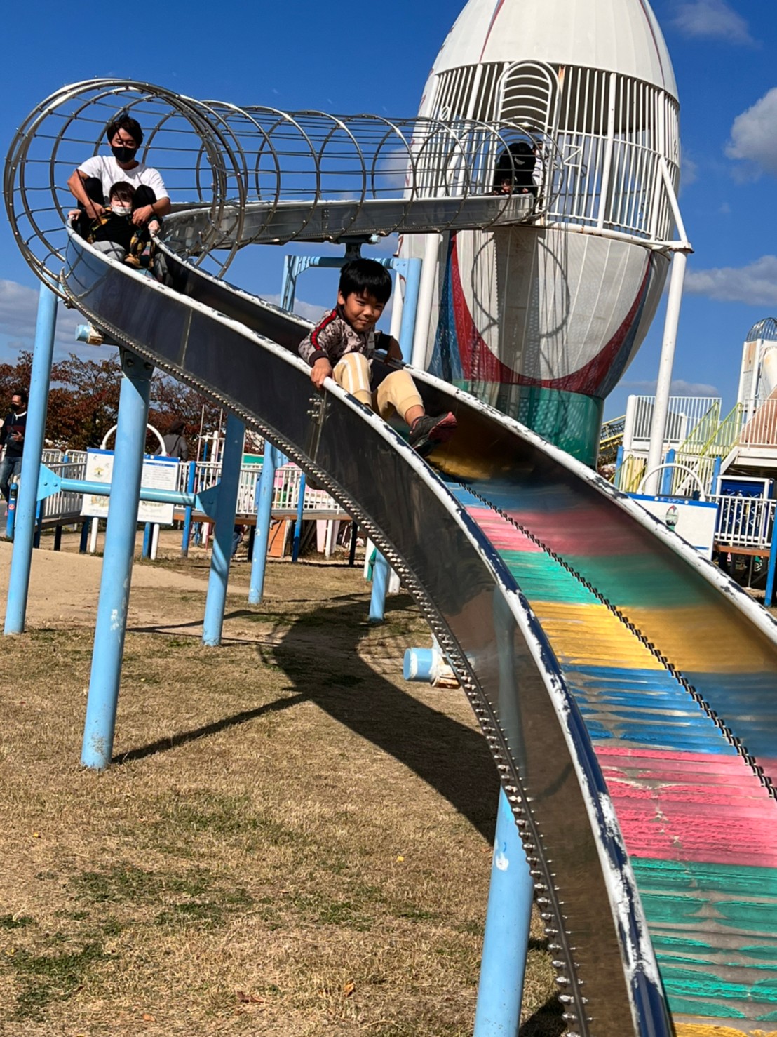 大阪市で外出プログラムが評判の児童福祉施設、放課後等デイサービス事業所 花園中央公園での子供の様子