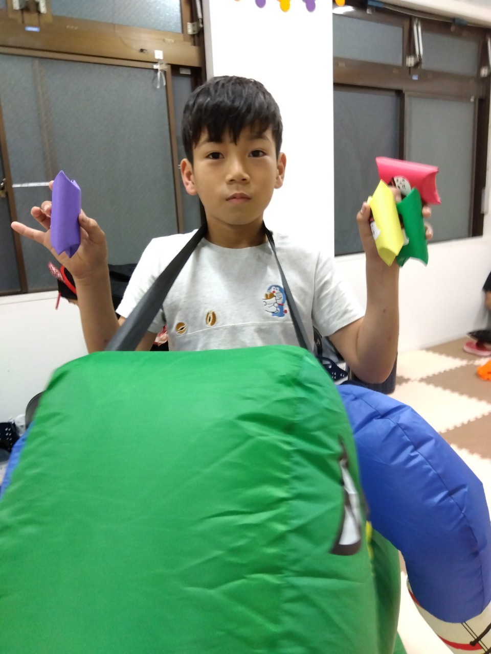 大阪市の放課後等デイサービスでハロウィンパーティを楽しむ小学生や保育園児