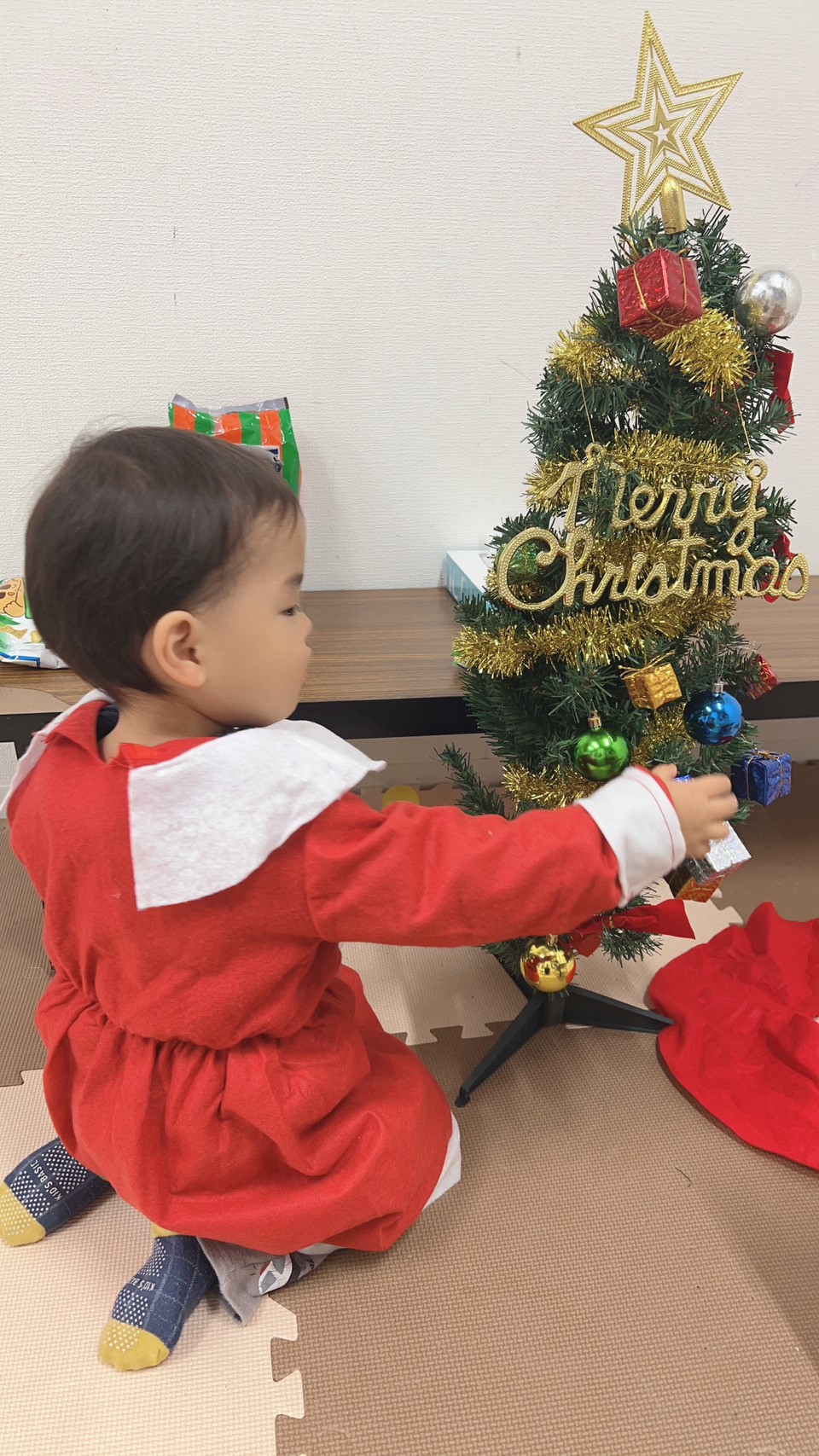 大阪市の児童発達支援、放課後等デイサービス、オハナピース花園町でのクリスマスパーティーの様子