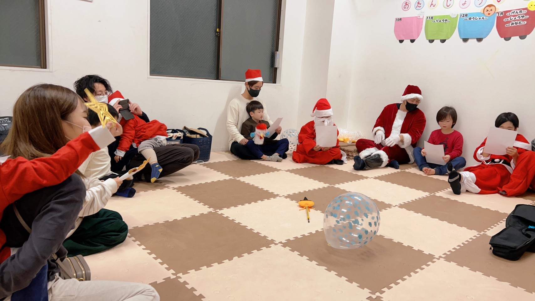 大阪市の児童発達支援、放課後等デイサービス、オハナピース花園町でのクリスマスパーティーの写真