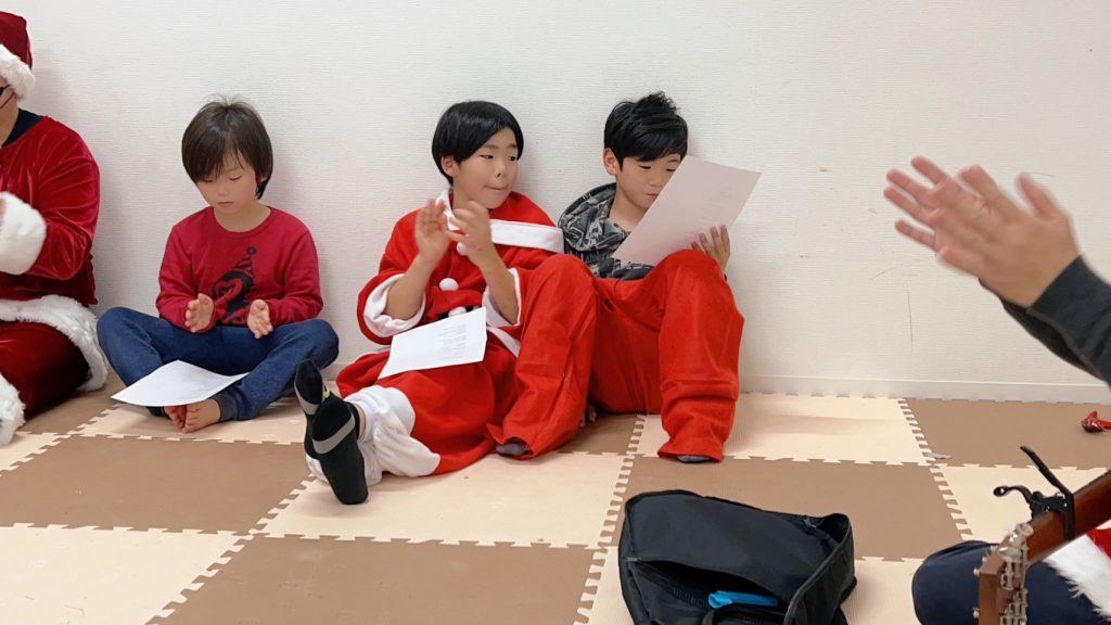 大阪市西成区の児童発達支援、放課後等デイサービス、オハナピース花園町でのクリスマスパーティー