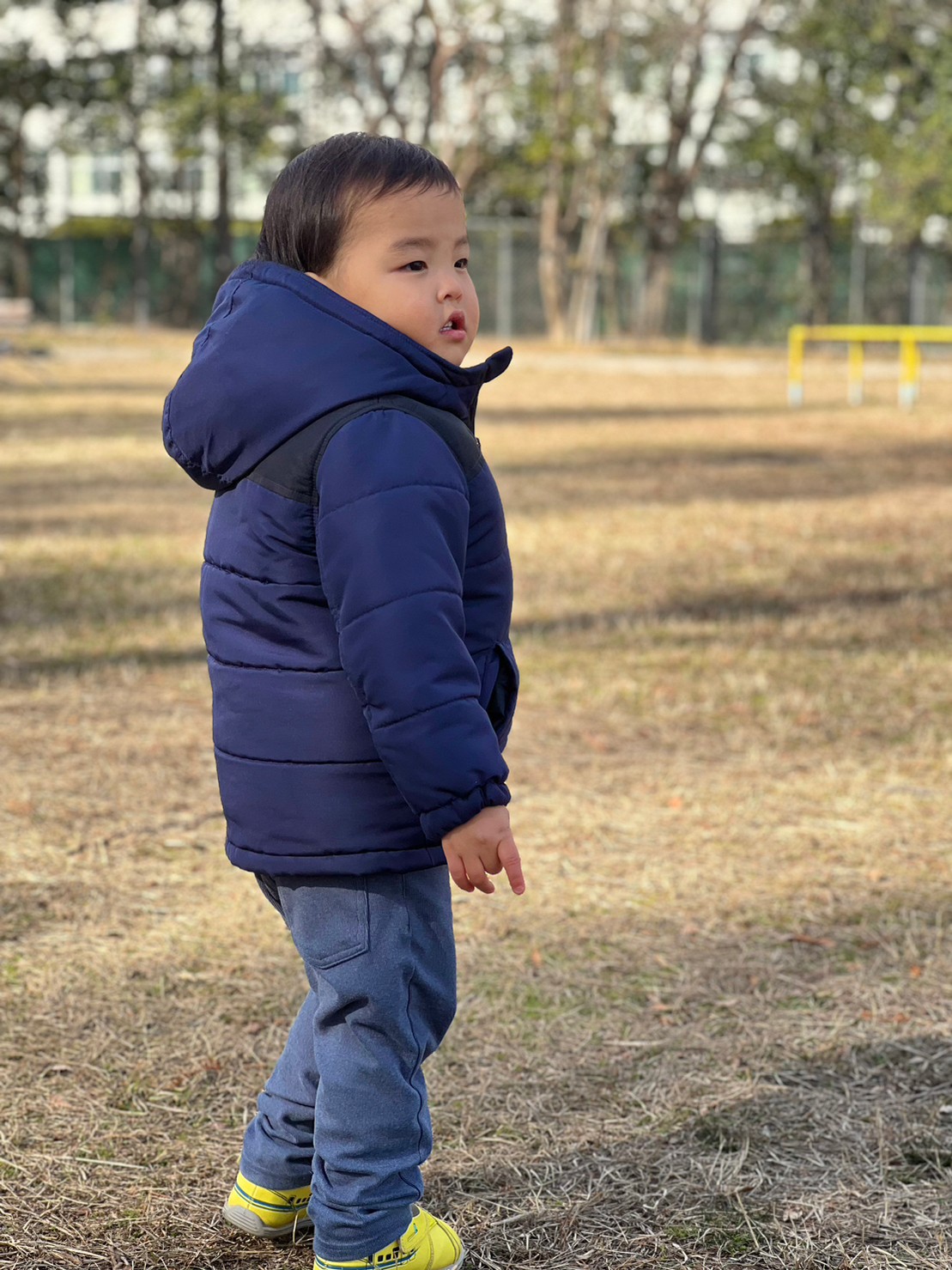 西成公園で遊ぶ未就学児