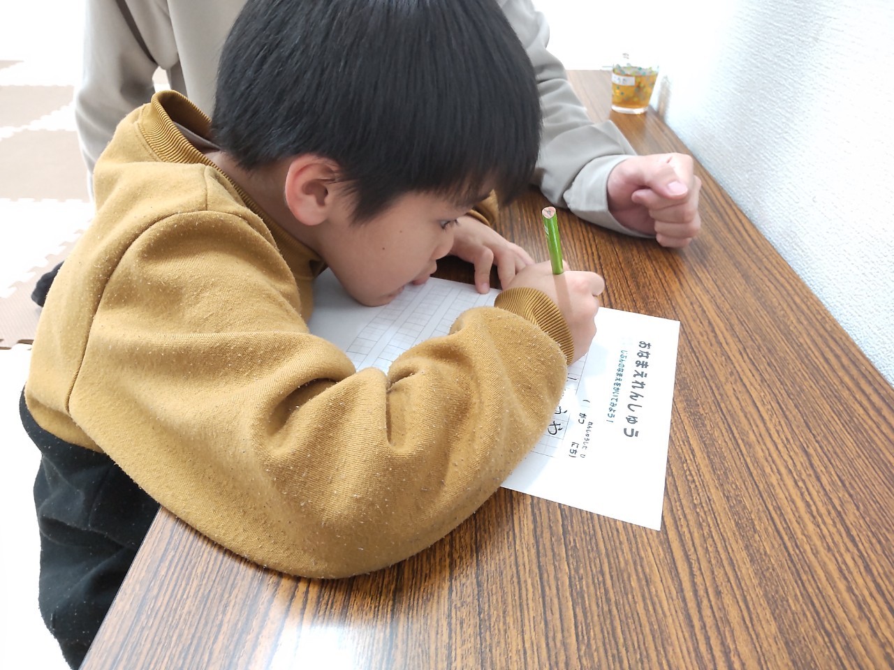 大阪市の放課後等デイサービス、児童発達支援事業所オハナピースの筆記学習