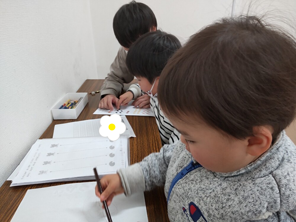 大阪市の放課後等デイサービス、児童発達支援事業所オハナピースの未就学児の勉強