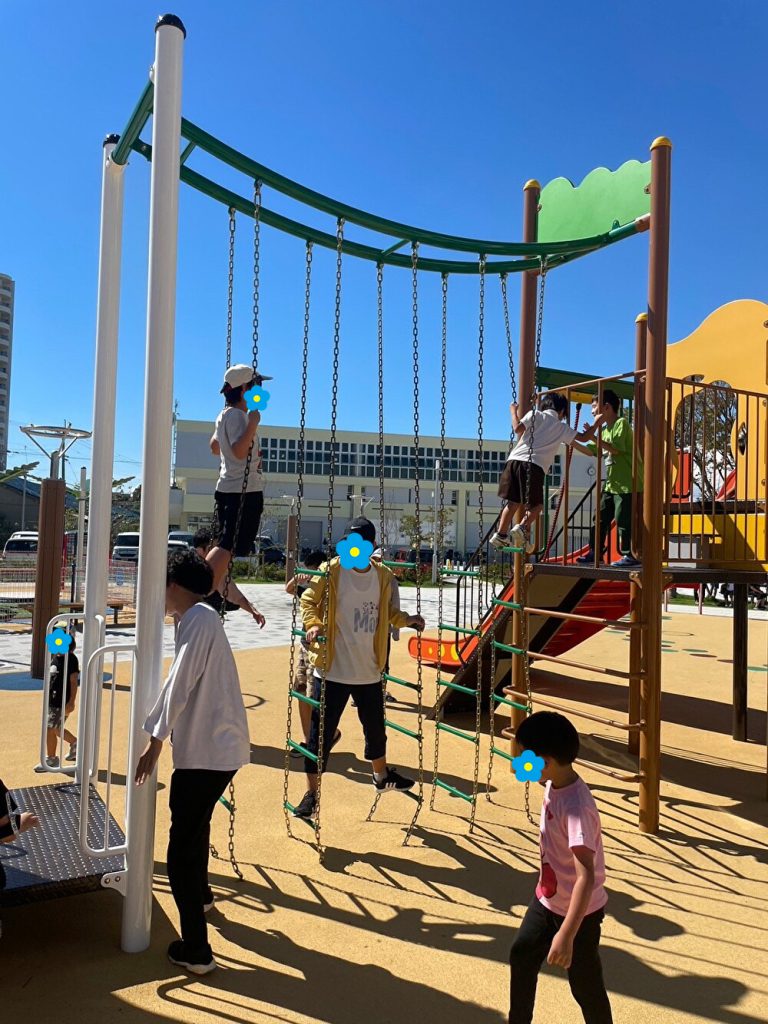 オハナピース花園町、日本橋合同
よつば未来公園のアスレチックで遊ぶ児童